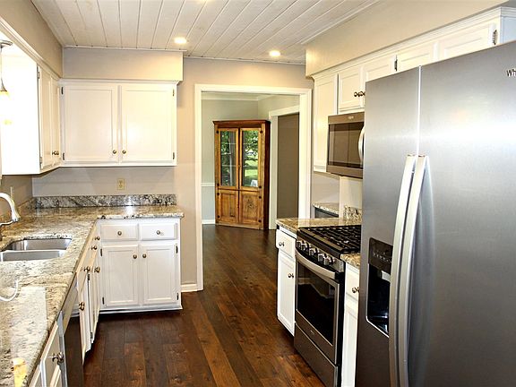 4th image of 662 Windmill Cir