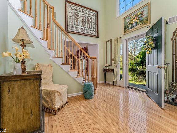 3rd image of 23 Oak Ridge Rd