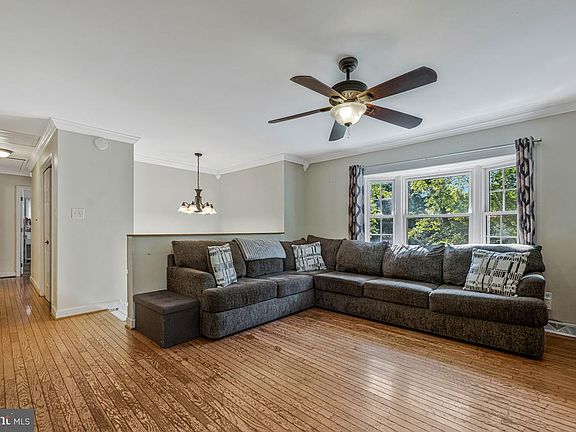 5th image of 7473 Robin Rd