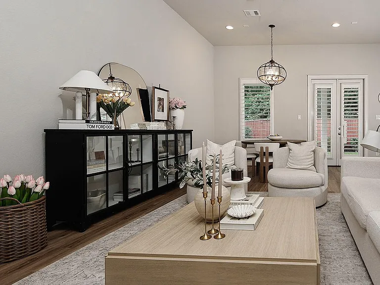 114 Crescent City Dr — Photo 11