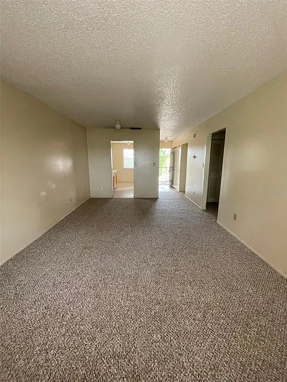 2 bed, 1.0 bath, 818 sqft, $1,050 — Photo 4