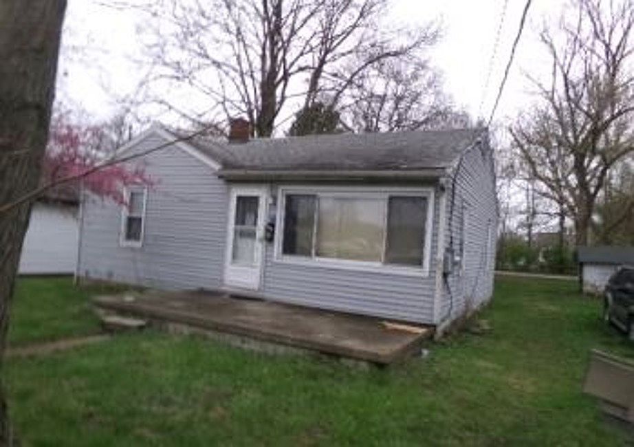 2nd image of 178 E Broadway St