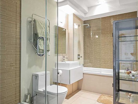 4th image of 229 E 2nd St APT 6A