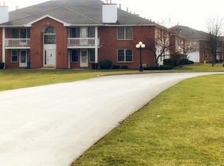 4 Appletree Ct APT 8, Cheektowaga, NY 14227