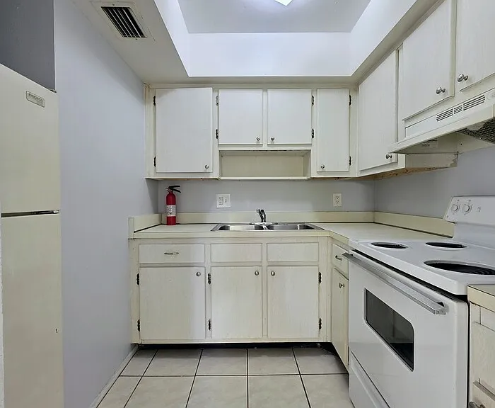 1830 Maravilla Ave #510 — Photo 8
