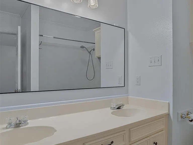 1435 Williamsburg Dr — Photo 16