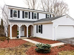 1155 Darby Ln, Roselle, IL 60172