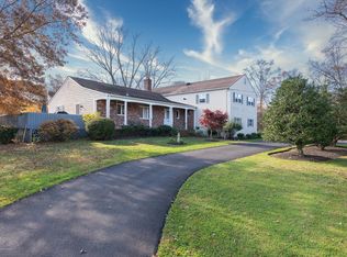 14 Black Point Horseshoe, Rumson, NJ 07760
