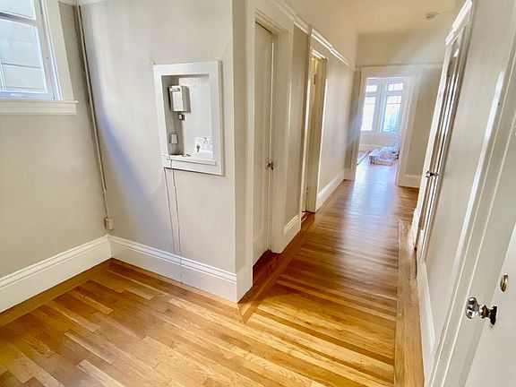 4th image of 2737 Polk St APT 4