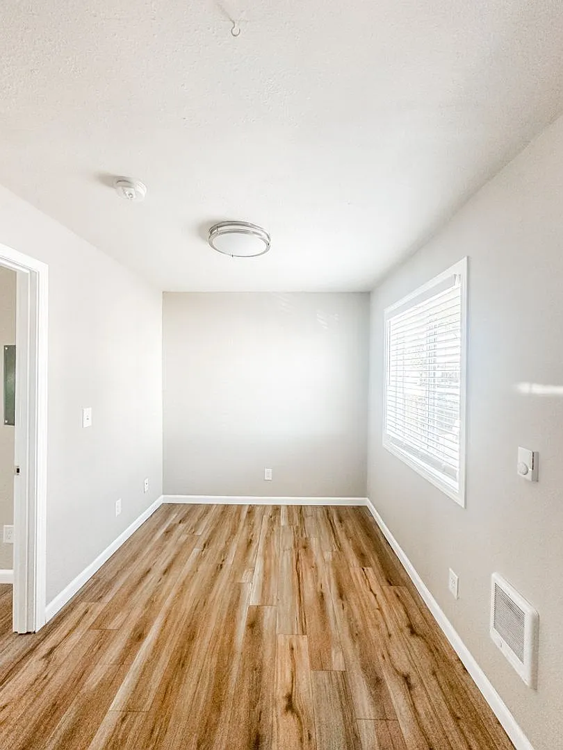 Carleton Way Apartments — Photo 4