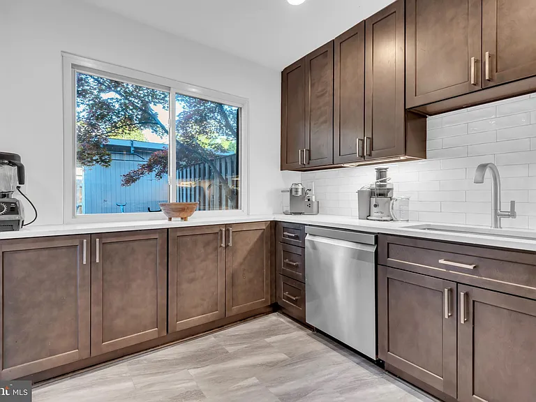 1052 Cedar Ridge Ct — Photo 10