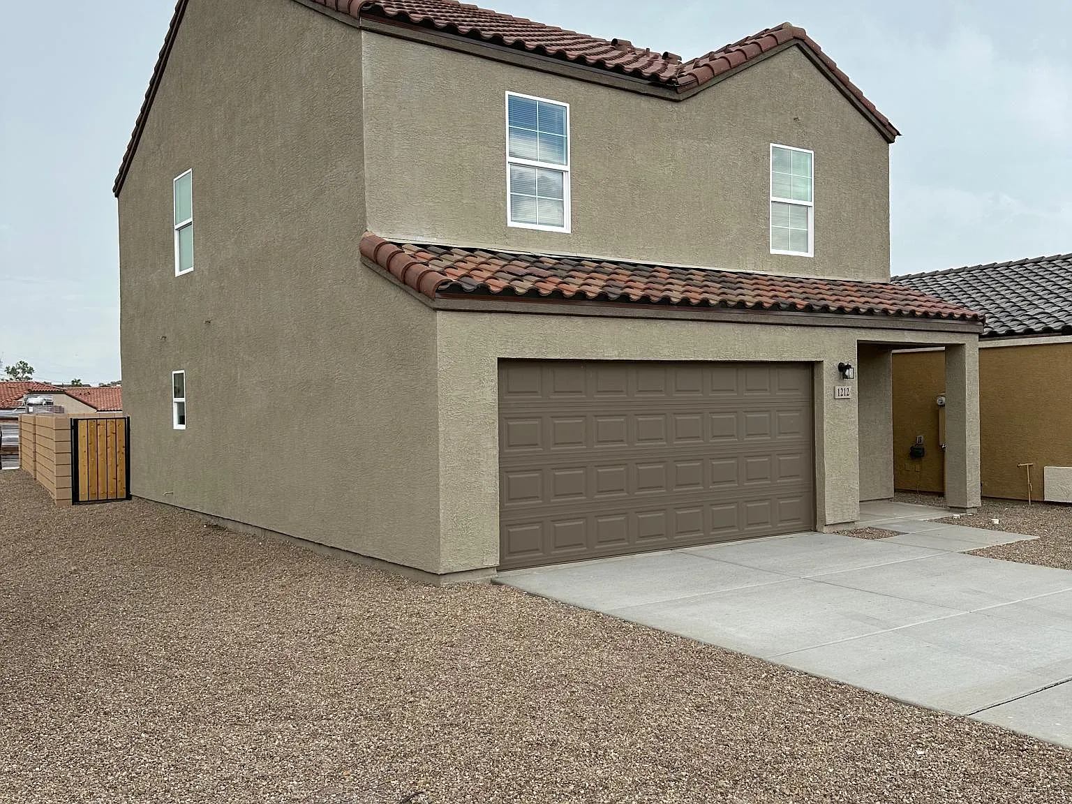 1212 Riverwalk Dr — Photo 2