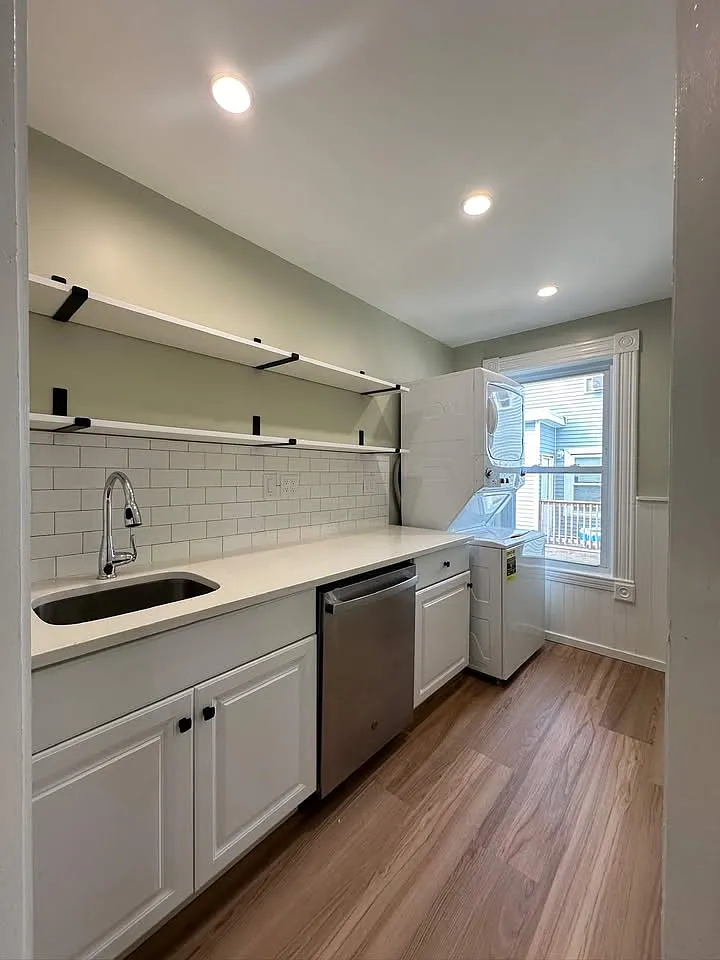 4 bed, 2049 sqft, $3,200 — Photo 3