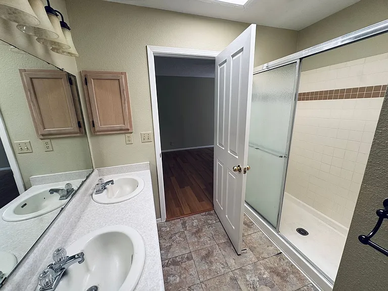 1928 Lee Loop NE — Photo 16