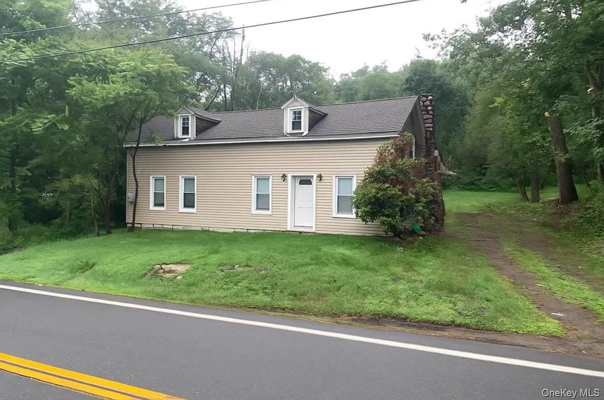 3 bed, 2.0 bath, 1835 sqft, $3,000 — Photo 1