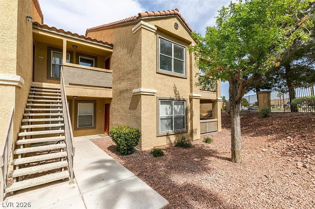2 bed, 2.0 bath, 960 sqft, $1,700 — Photo 3