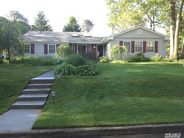 1st image of 2 Hyde Ln