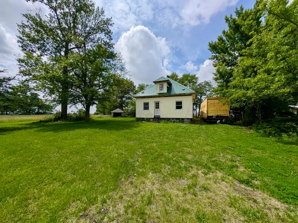 2397 N State Route 1, Watseka, IL 60970