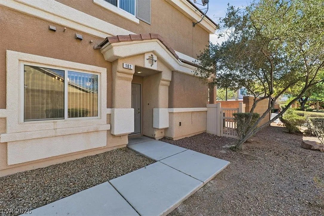 2 bed, 2.5 bath, 1316 sqft, $1,515 — Photo 2