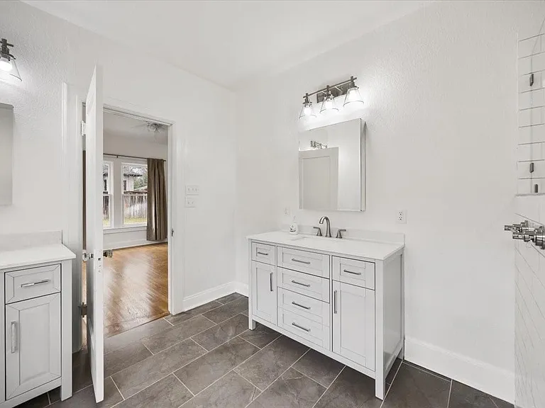 2118 Stanley Ave — Photo 17