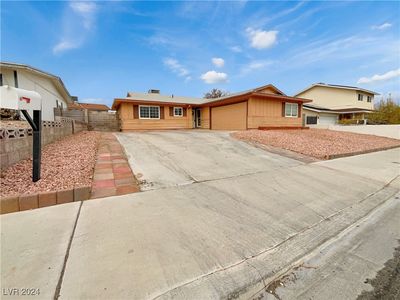 7704 Macaw Ln, Las Vegas, NV, 89145