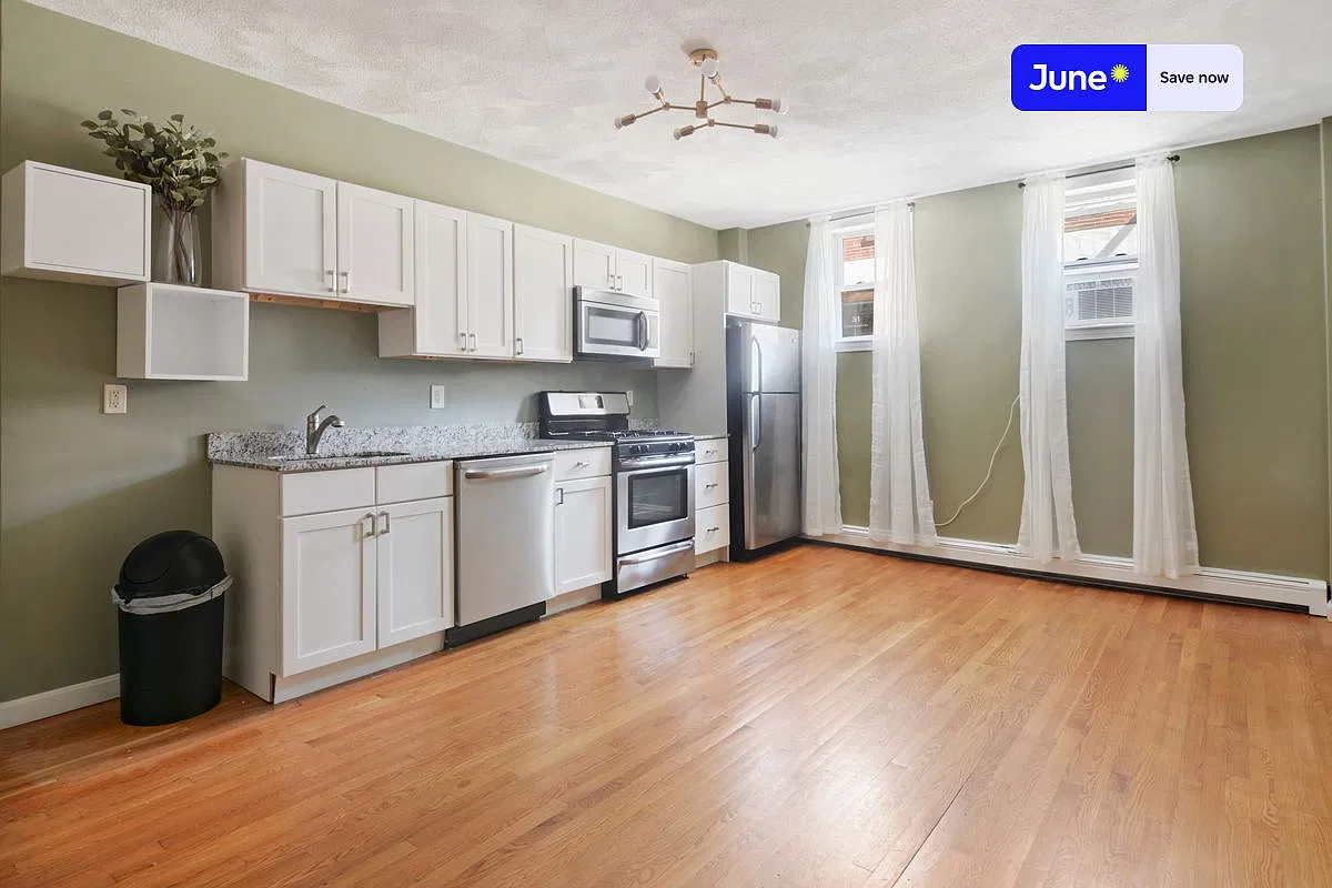36 N Bennet St — Photo 2
