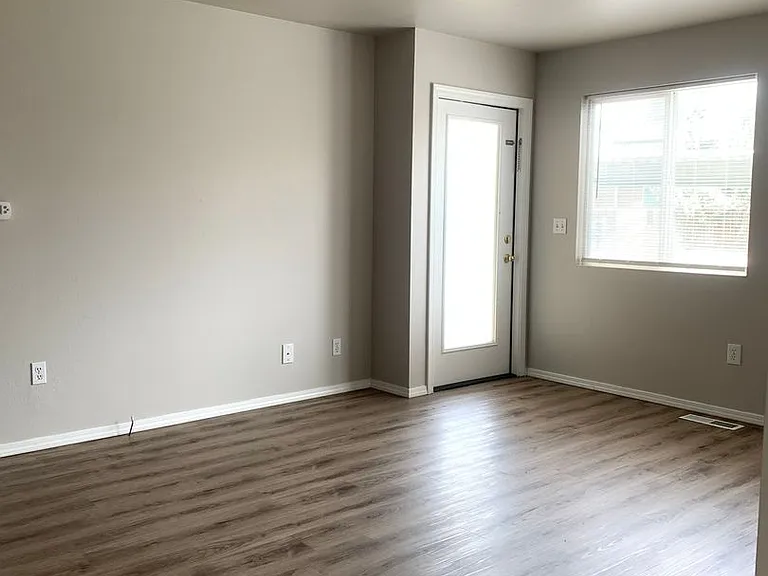 6733 W Overland Rd — Photo 3