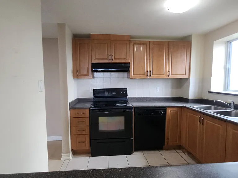 6720 Glen Erin Dr #913 — Photo 9