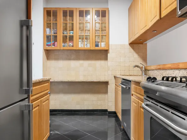 104 West 70th Street image 4 of 6