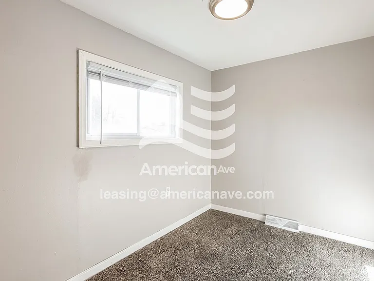 898733_009_wm_-_main_bedroom_13556644.jpg