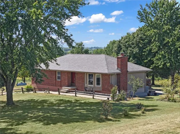 20131 183rd St, Tonganoxie, KS 66086