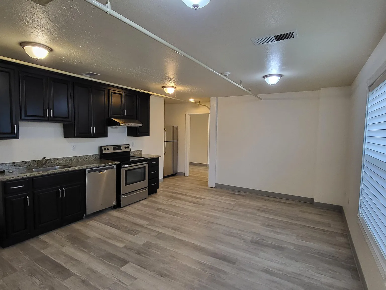 1 bed, 850 sqft, $1,900 — Photo 1
