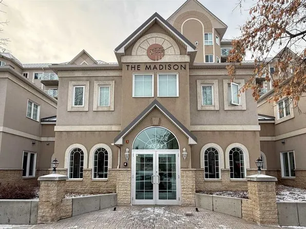 1507 E Centre A St NE #208, Calgary, AB T2E 2Z8