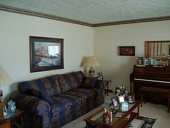 5th image of 1018 Front Royal Dr