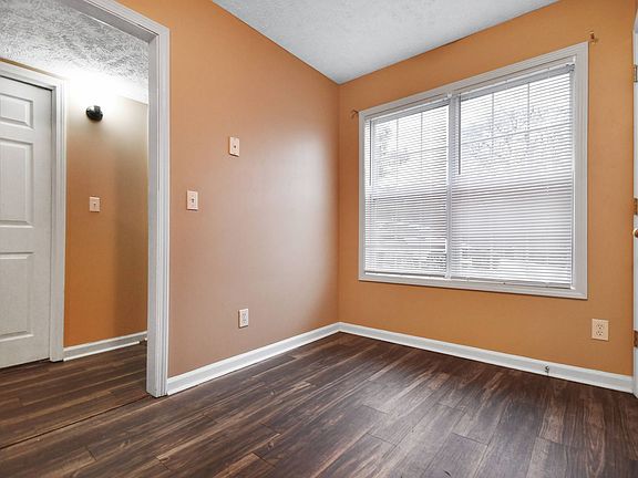 4th image of 560 Hietts Ln APT 5