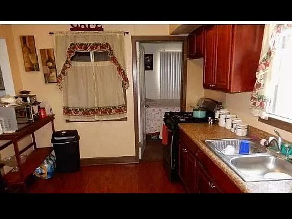 5th image of 237 Edgerton Dr