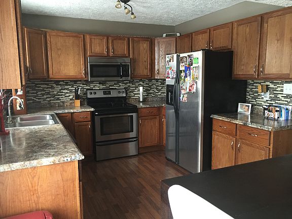 3rd image of 100 E Renee Dr