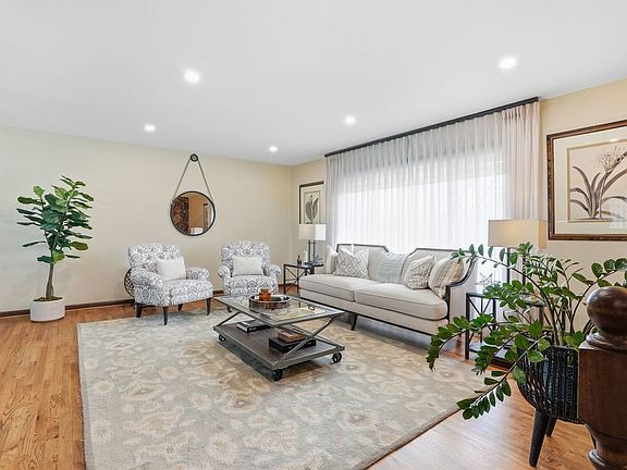 5th image of 1308 E Thayer St