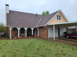 804 Cooper Ln, Yukon, OK 73099