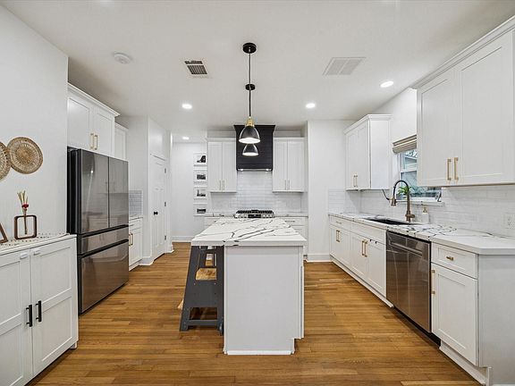 3rd image of 207 Tabor St