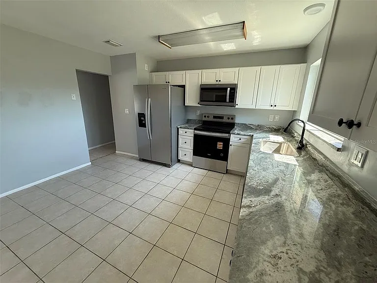 3236 Montclair Cir — Photo 8
