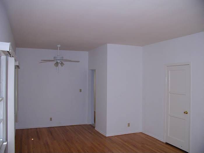 Livingroom/ Dining Rm