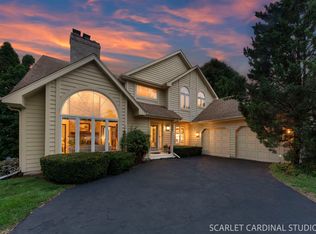 849 River Rd, Naperville, IL 60540