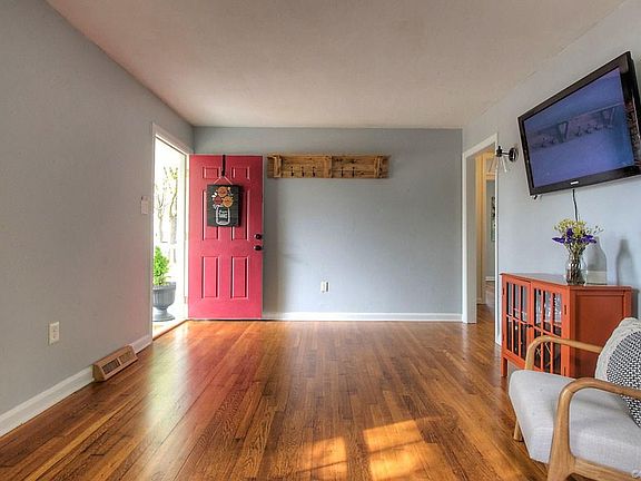 5th image of 1413 Carter St