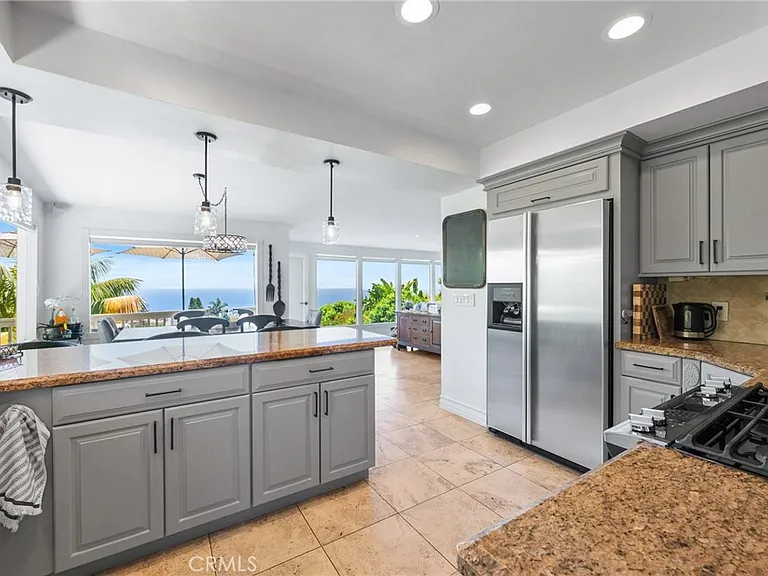 875 Coast View Dr — Photo 6