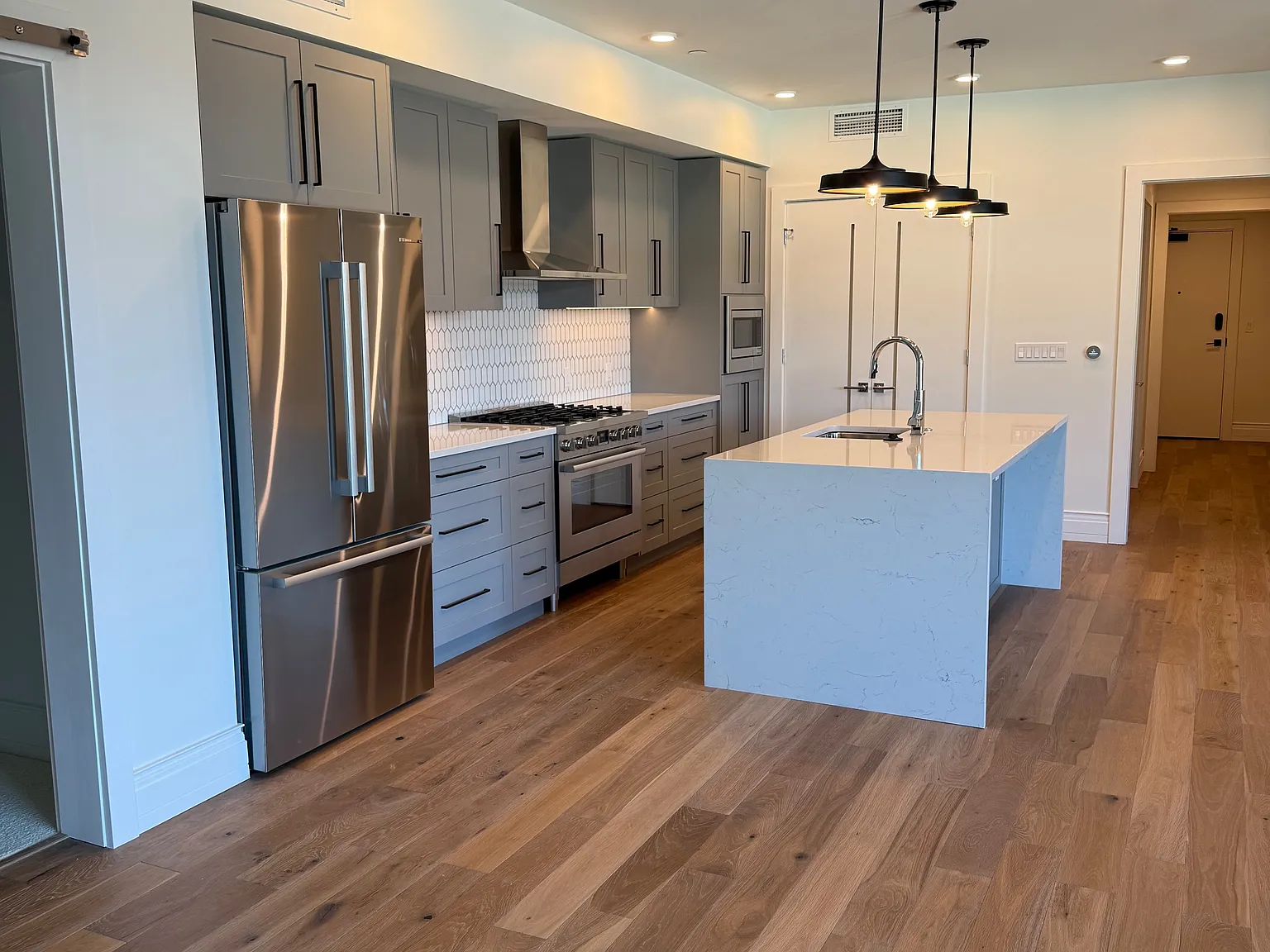 1 bed, 1301 sqft, $3,800 — Photo 3