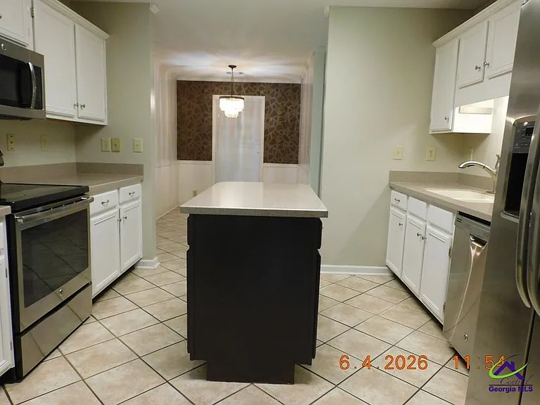 112 Charleston Ct — Photo 6