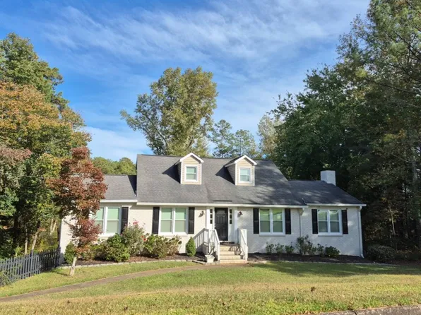 8953 Dornoch Cir, Winston, GA 30187