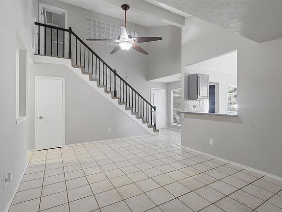 3rd image of 3831 Derbyhall Dr
