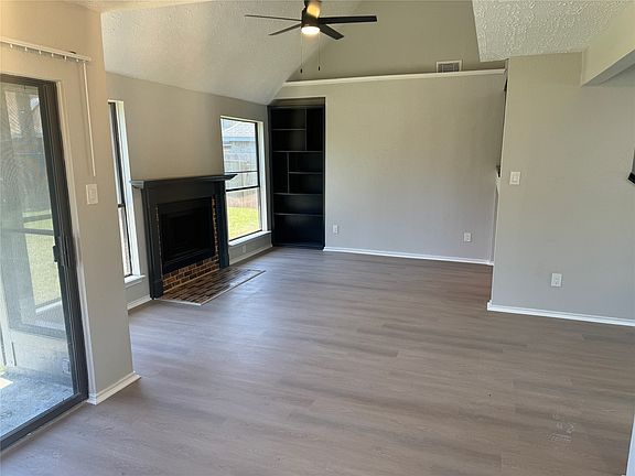 4th image of 6916 Foxcroft Ln